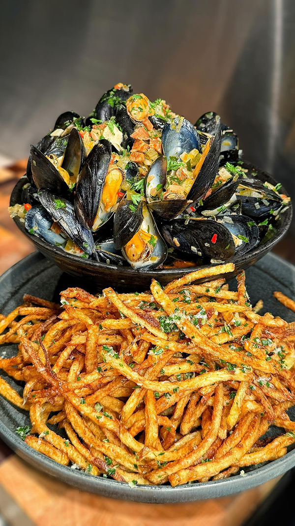 Moules Frites belgianfood belgiancuisine belgianculinary