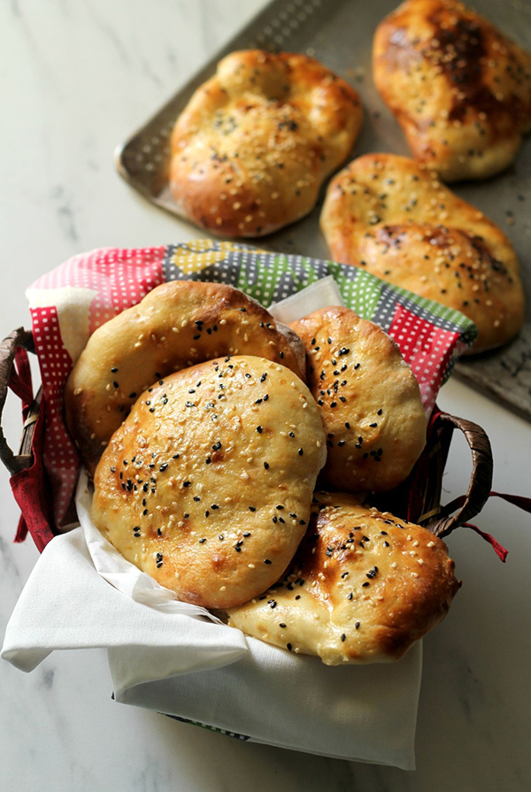 OmaniBreadKhubzRakhal) omanifood omanicuisine