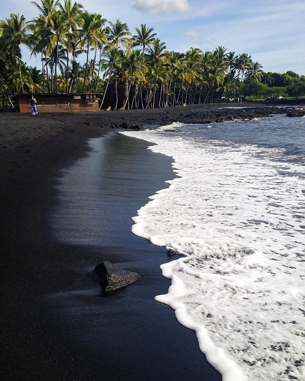 Punaluʻu hawai beach romance